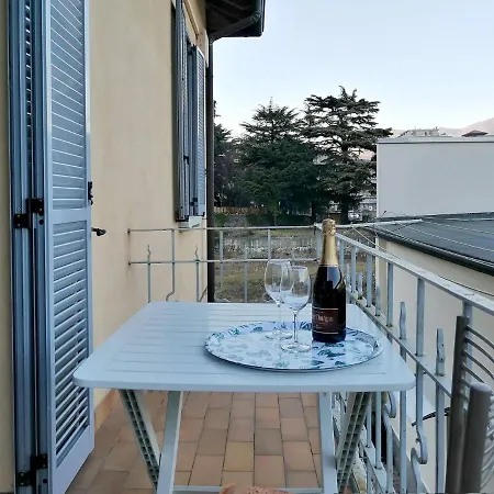 Apartment Aida - Near The Center With Private Parking E Ac Como